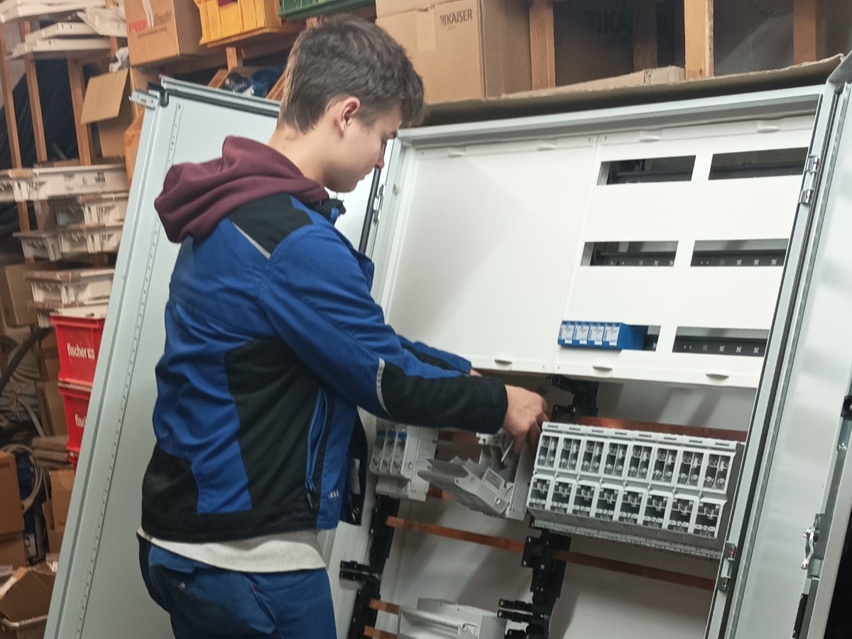 Verteilerschrank im Bau