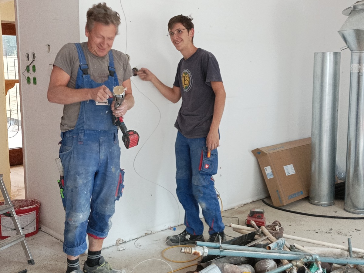 Elektroniker mit Azubi
