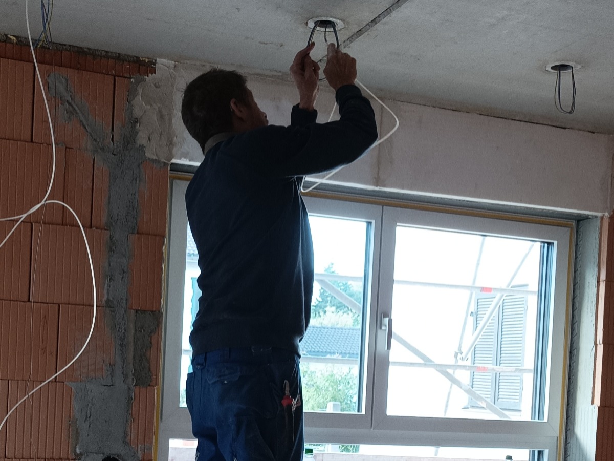 Verlegen von Deckenrohren